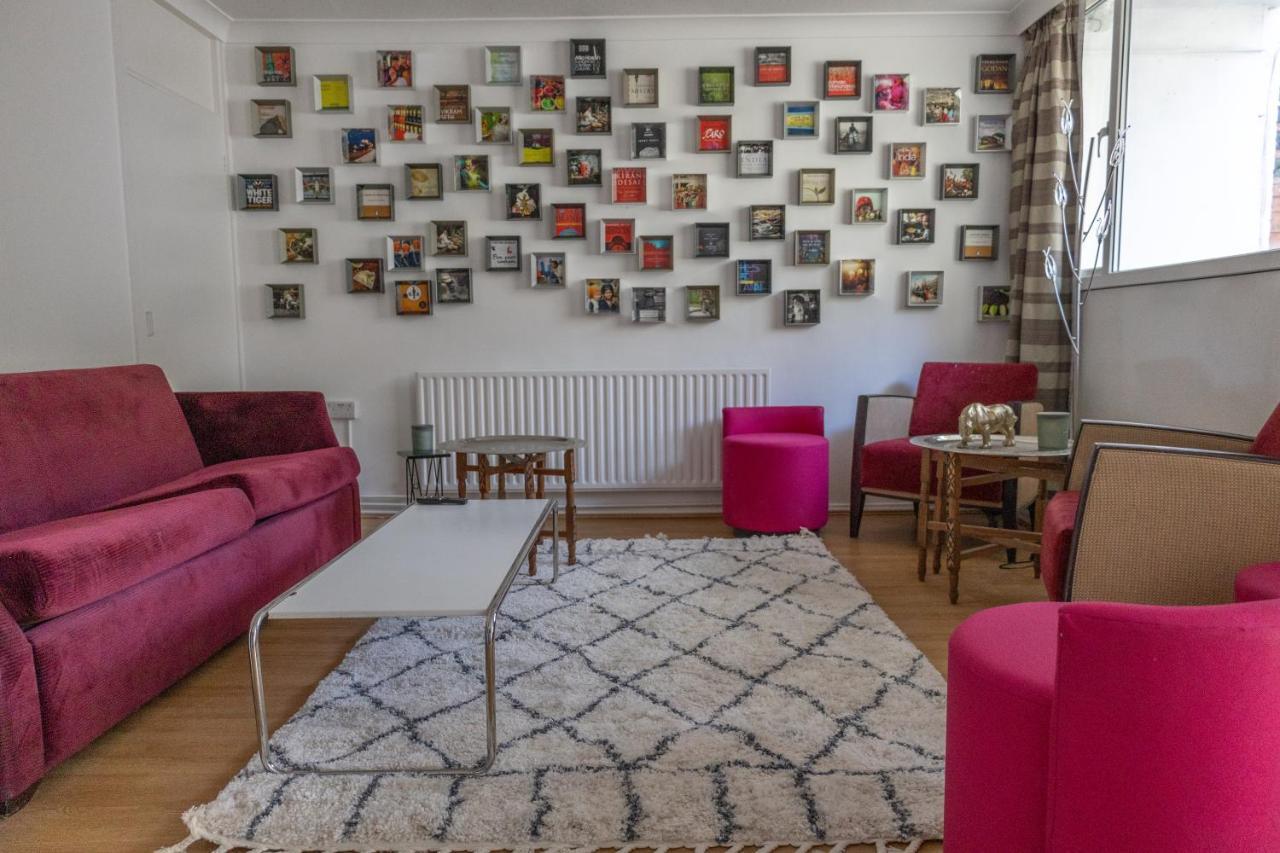 Casa de férias - 4 Bed - Sleeps 8 - Garden - Pet Friendly *