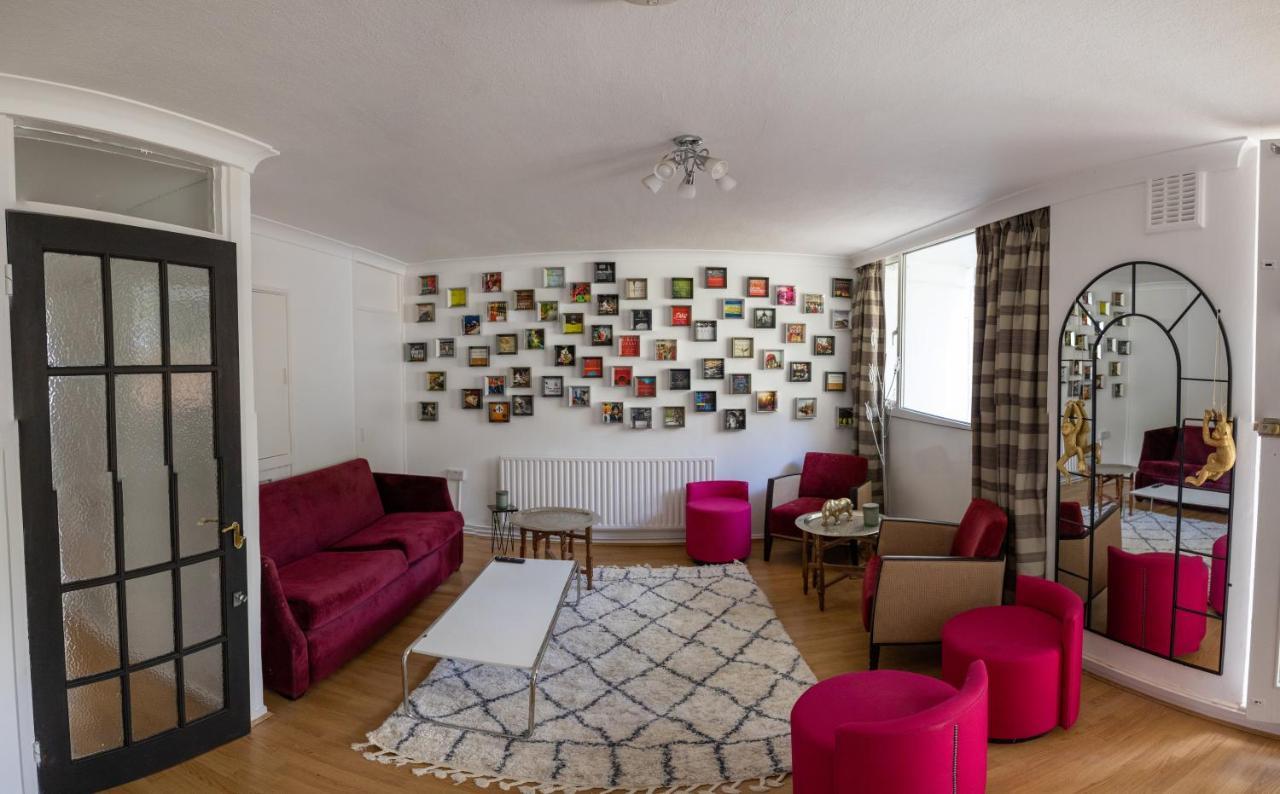 Casa de férias - 4 Bed - Sleeps 8 - Garden - Pet Friendly *